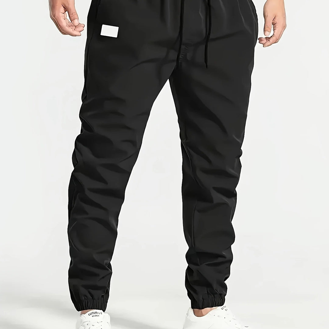 Herren Slim‑Tapered Tech‑Joggerhose mit Tunnelzugbund, elastischen Knöchelbündchen und funktionalen Seitentaschen Drune