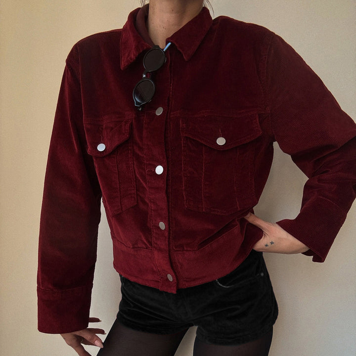 Damen Kurzgeschnittene Cord-Truckerjacke mit Druckknöpfen und aufgesetzten Brusttaschen Drune
