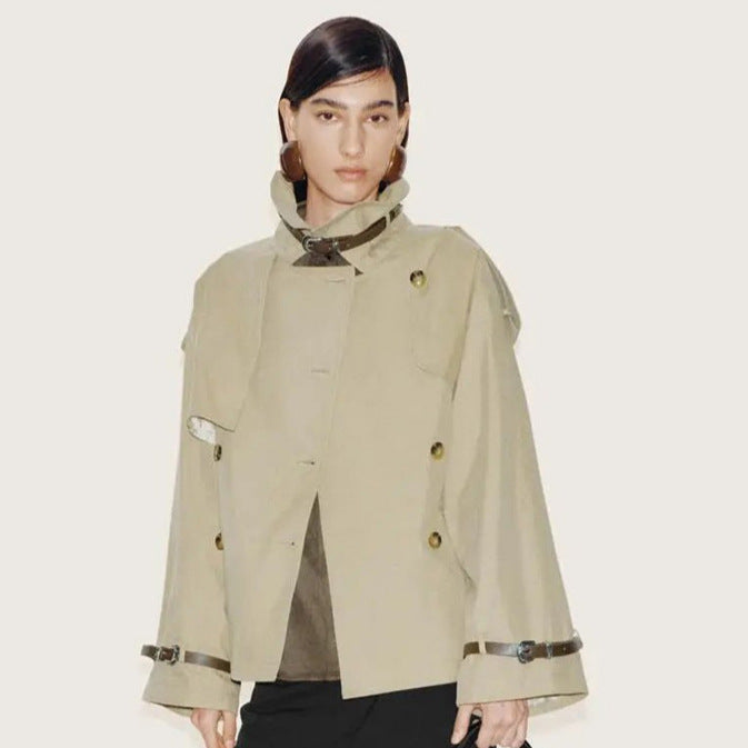 Damen Kurzer Boxy-Trenchcoat mit weitem Revers, Schulterriegeln und verstellbaren Manschetten Drune