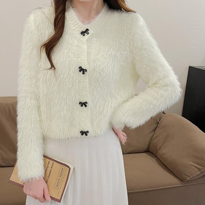 Damen flauschige Strickjacke mit dekorativen Schleifenknöpfen Drune