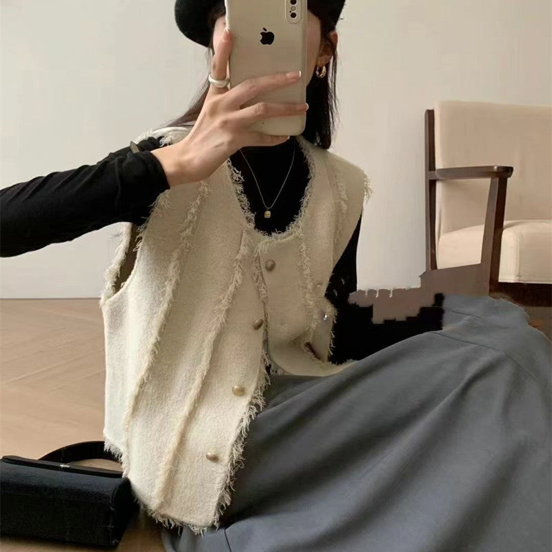 Damen Stufenlose Strickweste mit eleganten Knopfdetails und fransigen Abschlüssen Drune