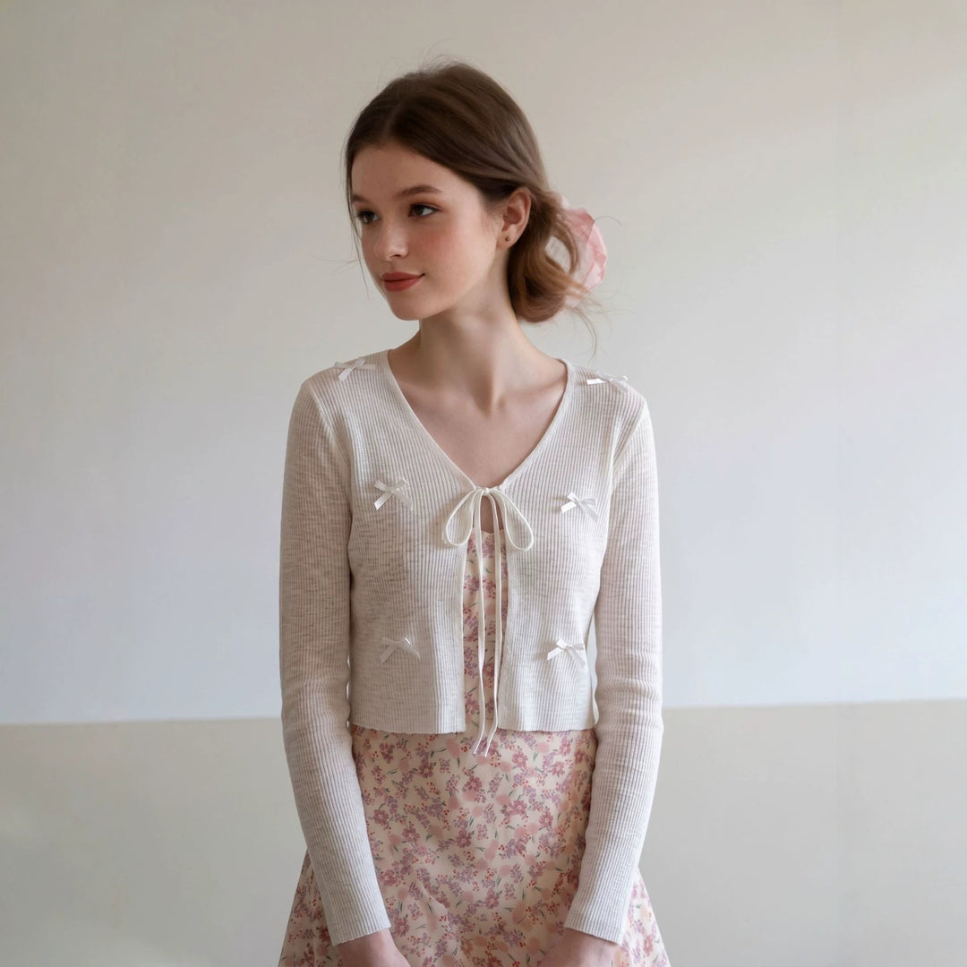 Damen Cropped-Feinstrick-Cardigan mit V-Ausschnitt, Bindeband und Zierschleifen Drune