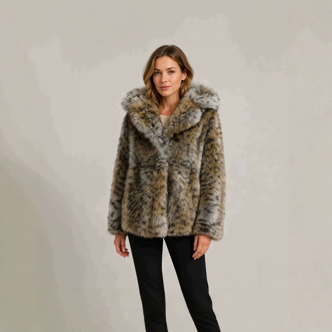 Damen Kurzjacke aus hochwertigem Kunstfell mit Kapuze und kaschierender Boxy-Silhouette Drune