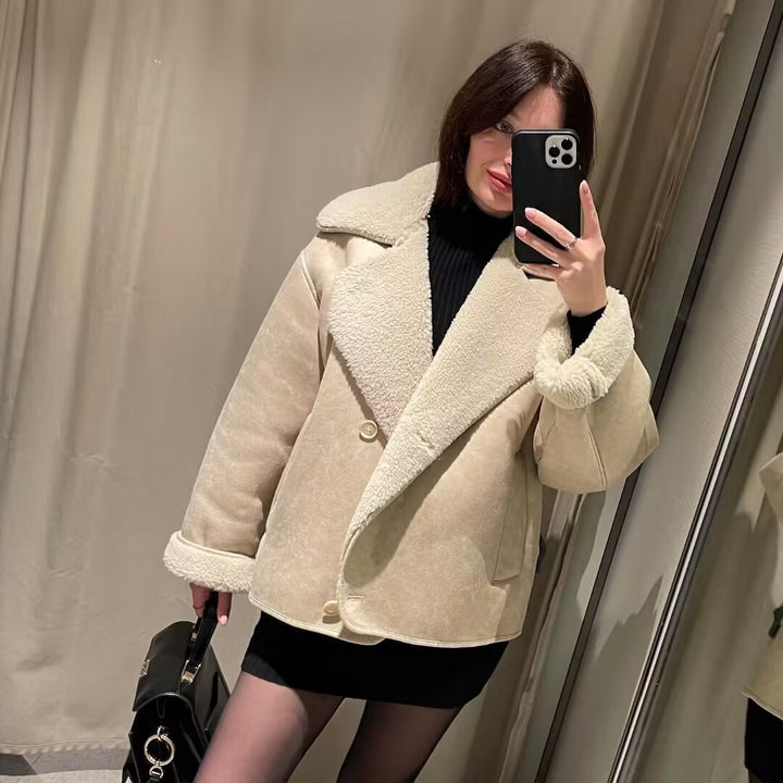 Damen nan kurzjacke im Velours‑Look mit Teddykragen und verdeckter Knopfleiste Drune