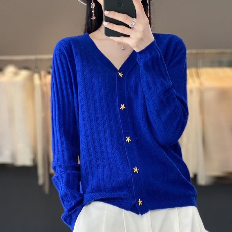 Damen Leichter V‑Ausschnitt-Cardigan mit strukturierter Längsrippe und Sternknöpfen Drune