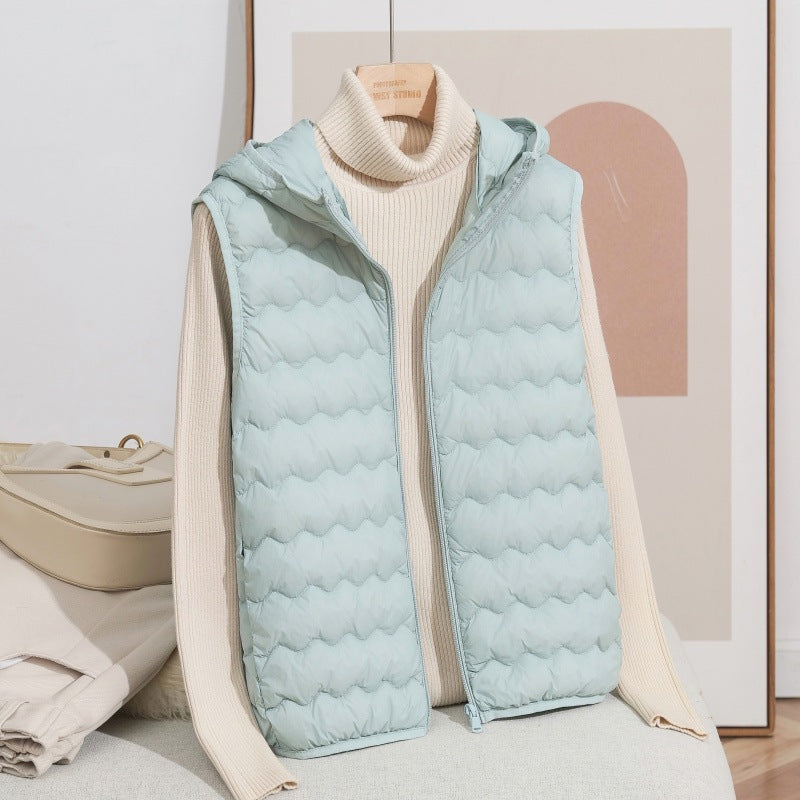 Damen Ultraleichte Kapuzen-Steppweste mit ergonomischer Wellensteppung und kompaktem Packformat Drune