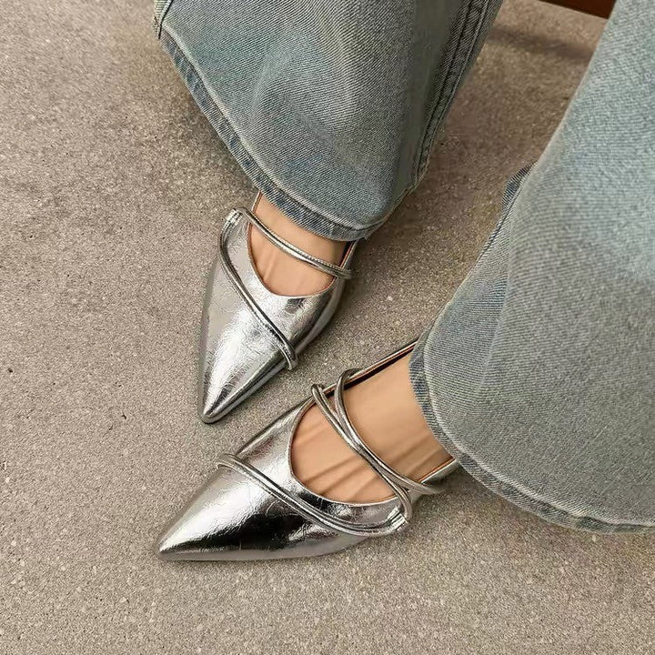 Damen spitz zulaufende Flats mit verstellbaren Riemen und glänzender Oberfläche Drune
