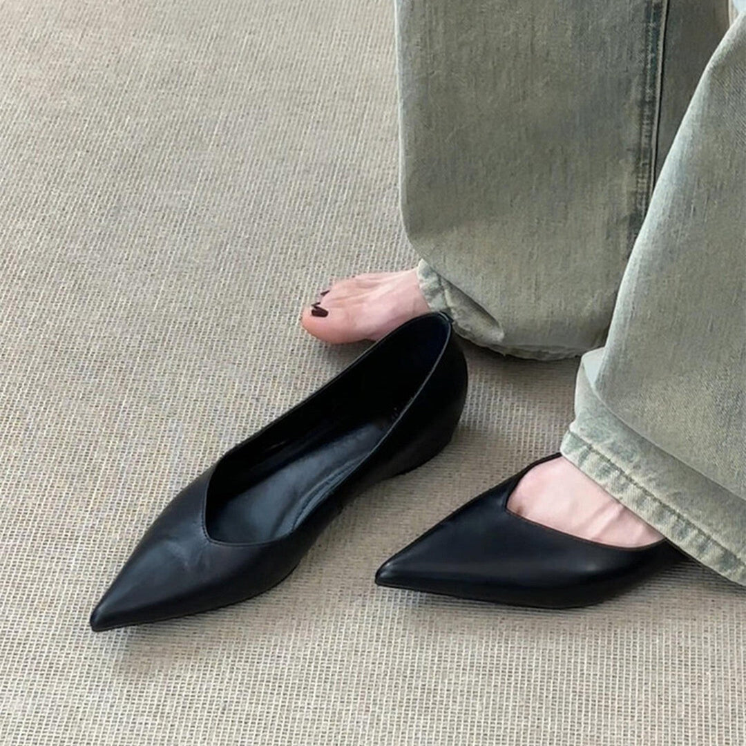 Damen elegante Slipper mit spitzem Zehenbereich und hochwertiger Lederoptik Drune