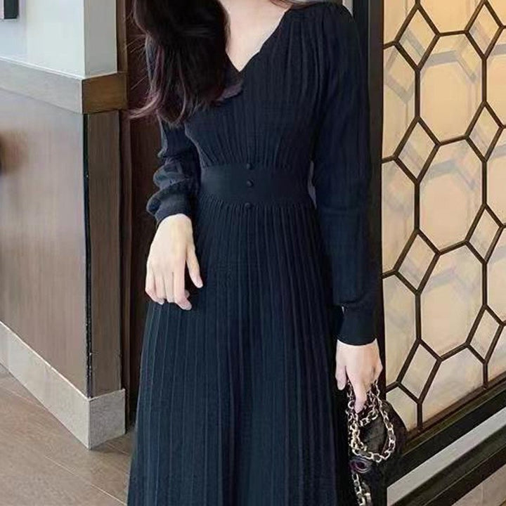 Damen Plissiertes Maxikleid mit V-Ausschnitt und eleganter Taillenbetonung Drune