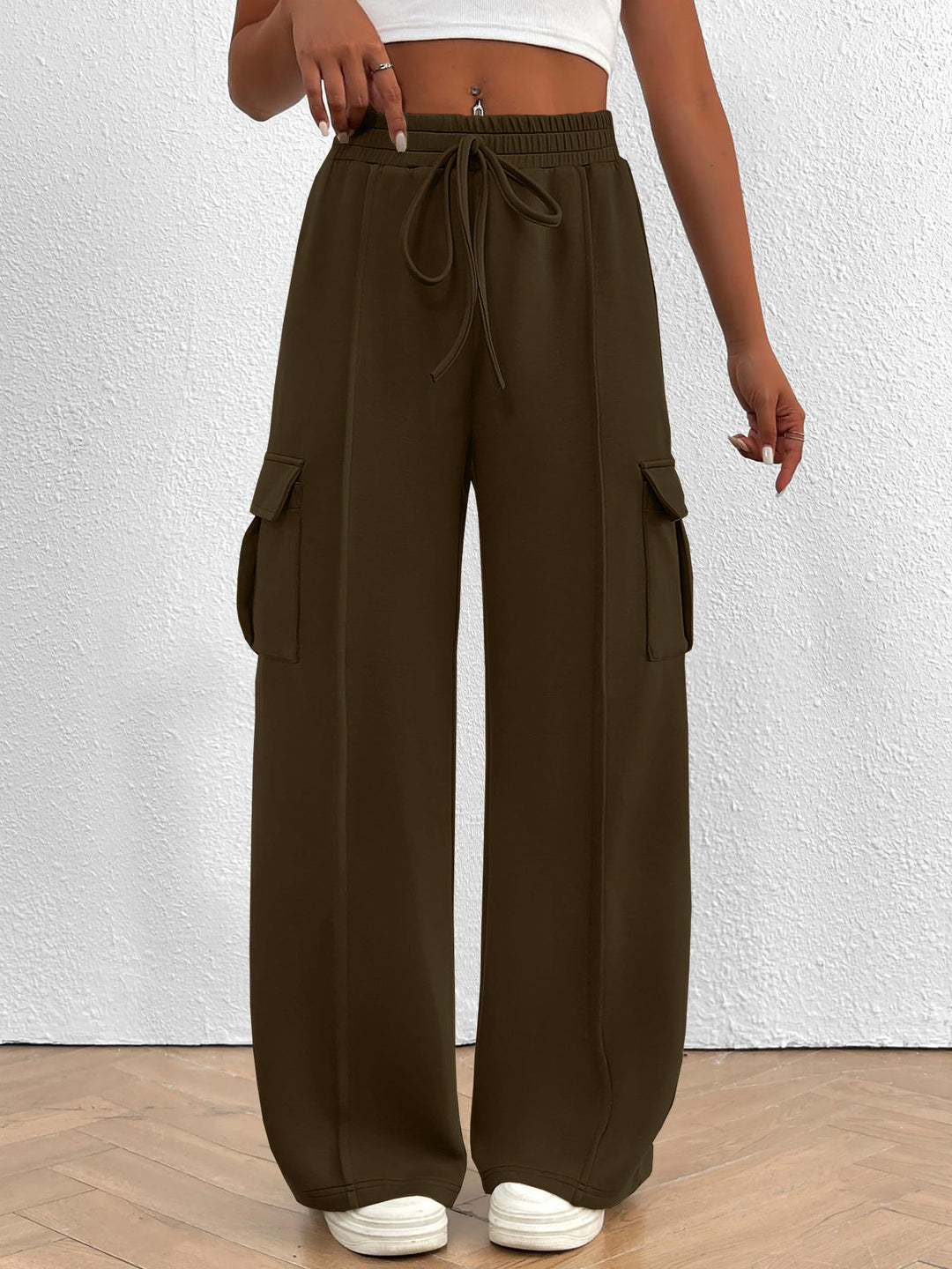 Damen Weite Cargo-Loungehose mit Tunnelzugbund und aufgesetzten Pattentaschen Drune