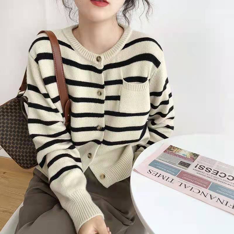 Damen gestreifte Strickjacke mit Knopfdetails und lässigem Schnitt Drune