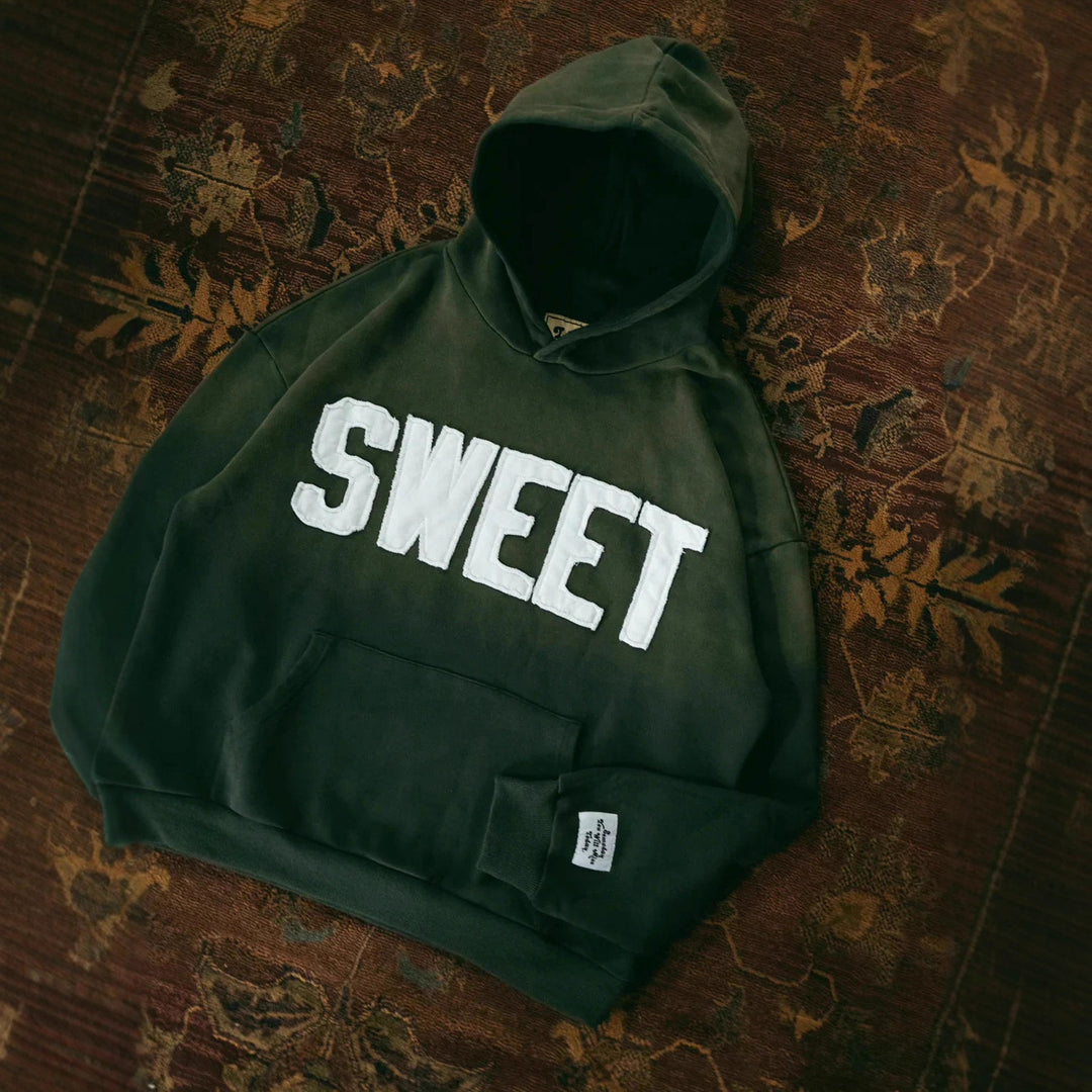 Unisex nan weit geschnittener Kapuzenpullover mit aufgesetzten Buchstabenapplikationen und Kängurutasche Drune