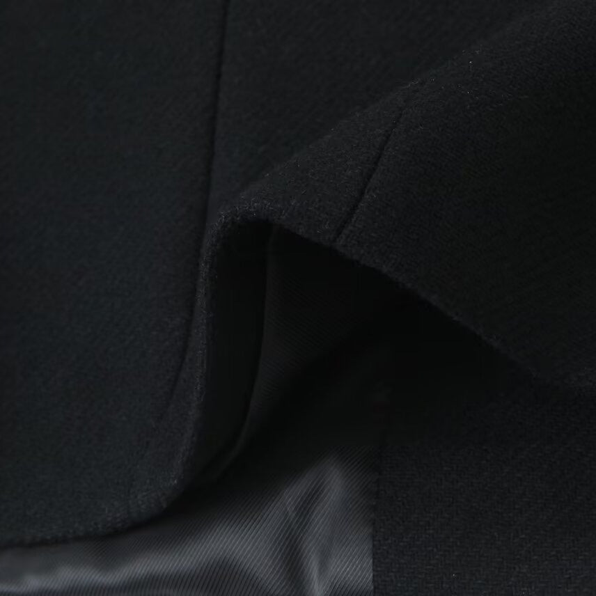 Damen nan kurze Stehkragenjacke mit verdeckter Knopfleiste, aufgesetzten Pattentaschen und cleanem Boxy-Schnitt Drune