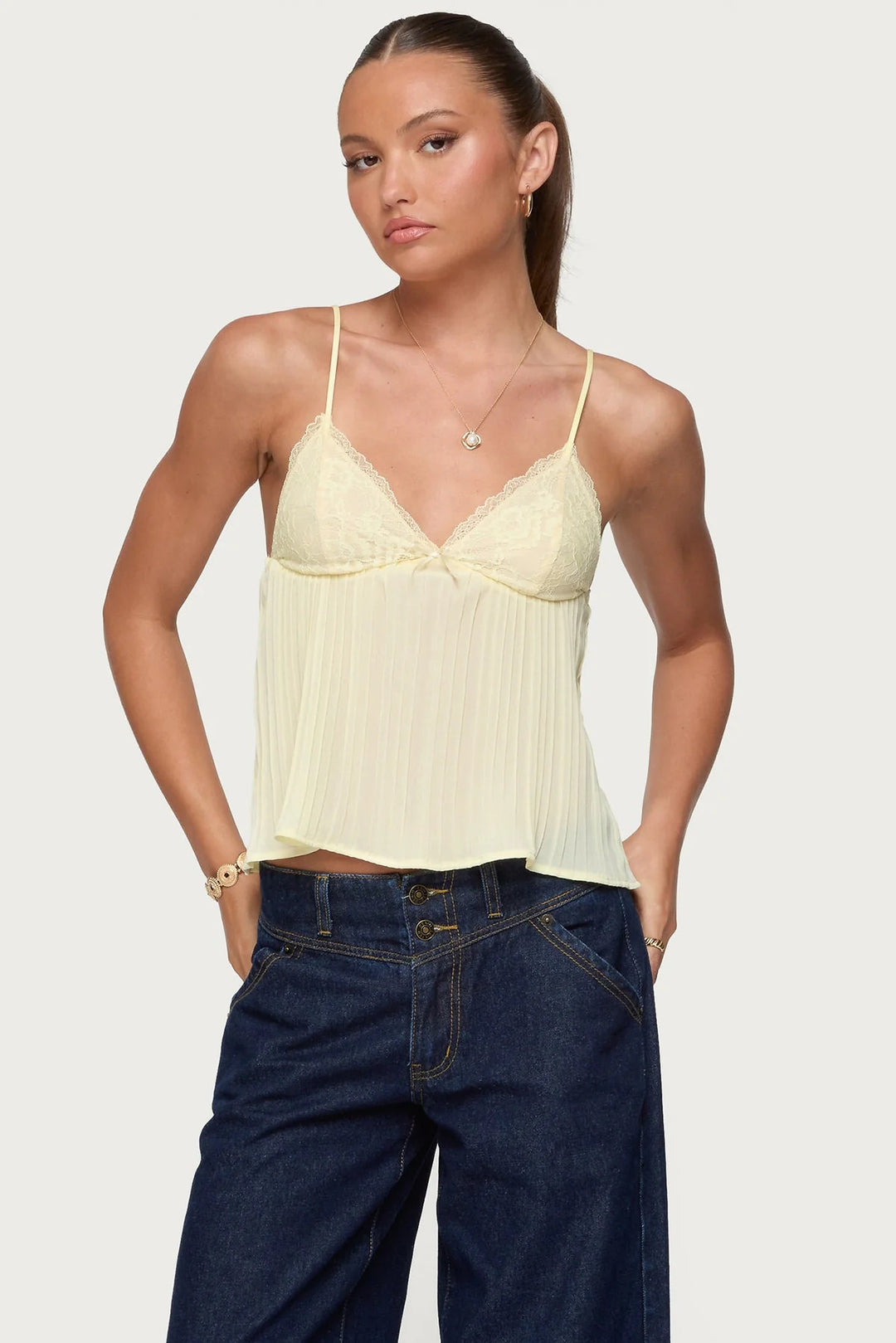 Damen Chiffon Top mit Spitzenakzenten und plissiertem Design Drune