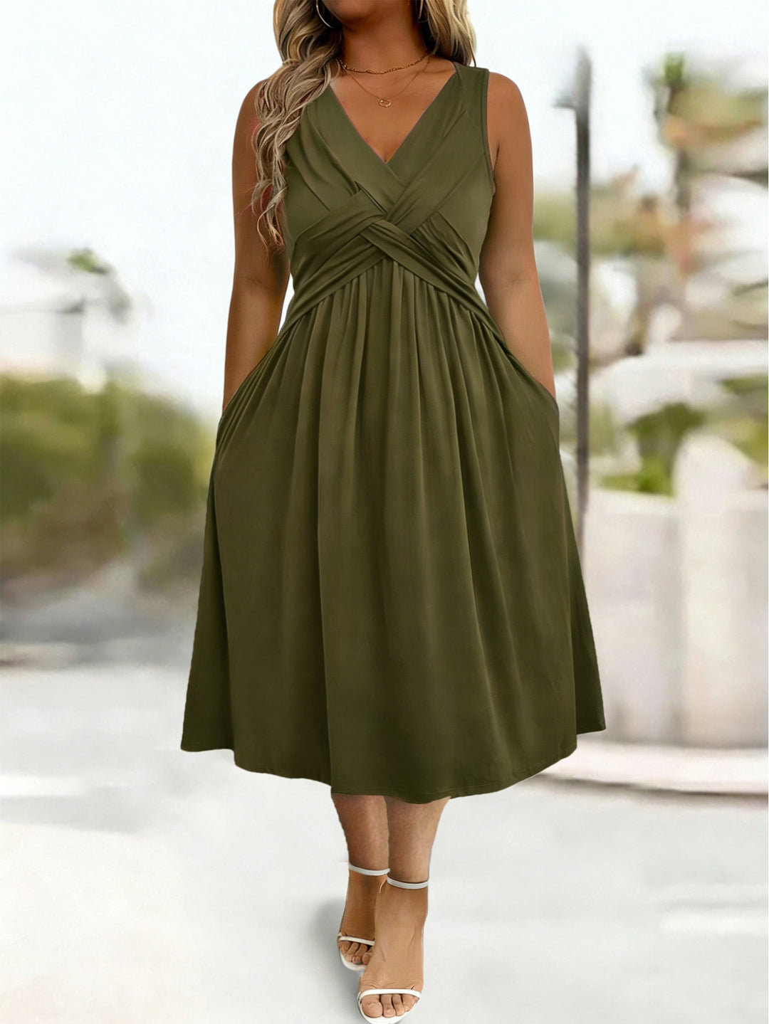 Damen Sommerkleid mit tiefem V-Ausschnitt und Seitentaschen Drune