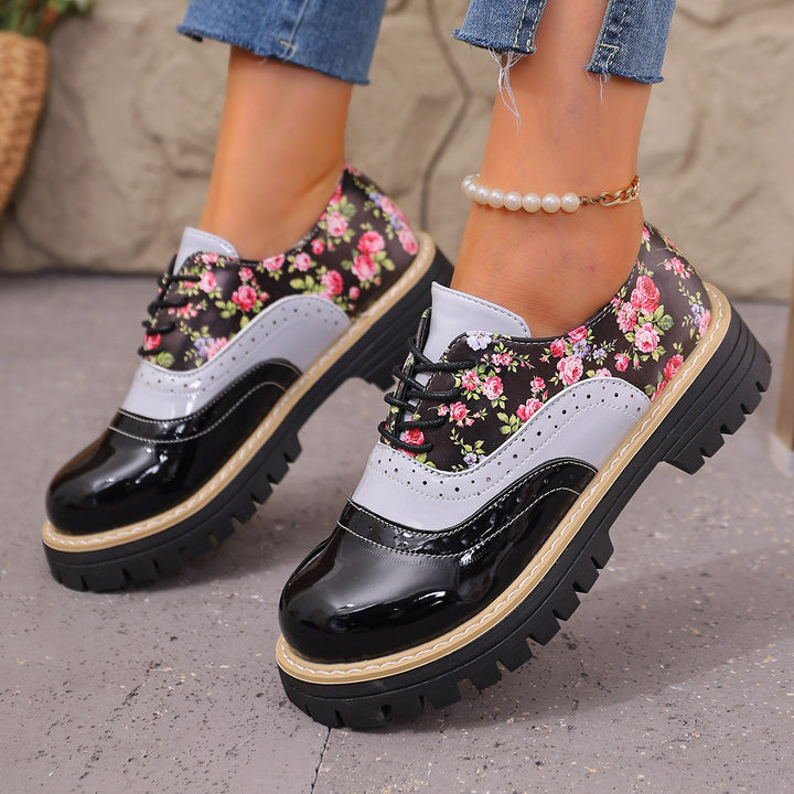 Damen Budapester-Schnürschuh mit floralem Print Lacklederbesatz und grober Profilsohle Drune