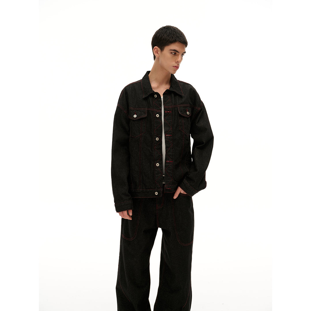 Herren Boxy‑Denimjacke mit roten Kontrastnähten und Metallknöpfen Drune