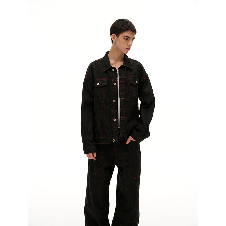 Herren Boxy‑Denimjacke mit roten Kontrastnähten und Metallknöpfen Drune