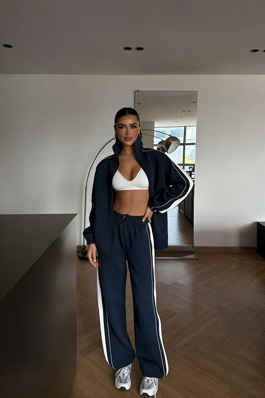 Damen sportliches Trainingsset mit stylischem Reißverschluss und modernem Streifenmuster Drune