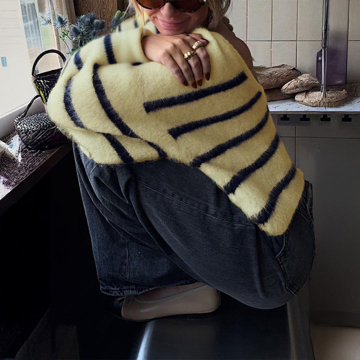Damen nan oversized Mohair-Strickpullover mit weitem Carmen-Boat-Ausschnitt und flauschiger Struktur Drune