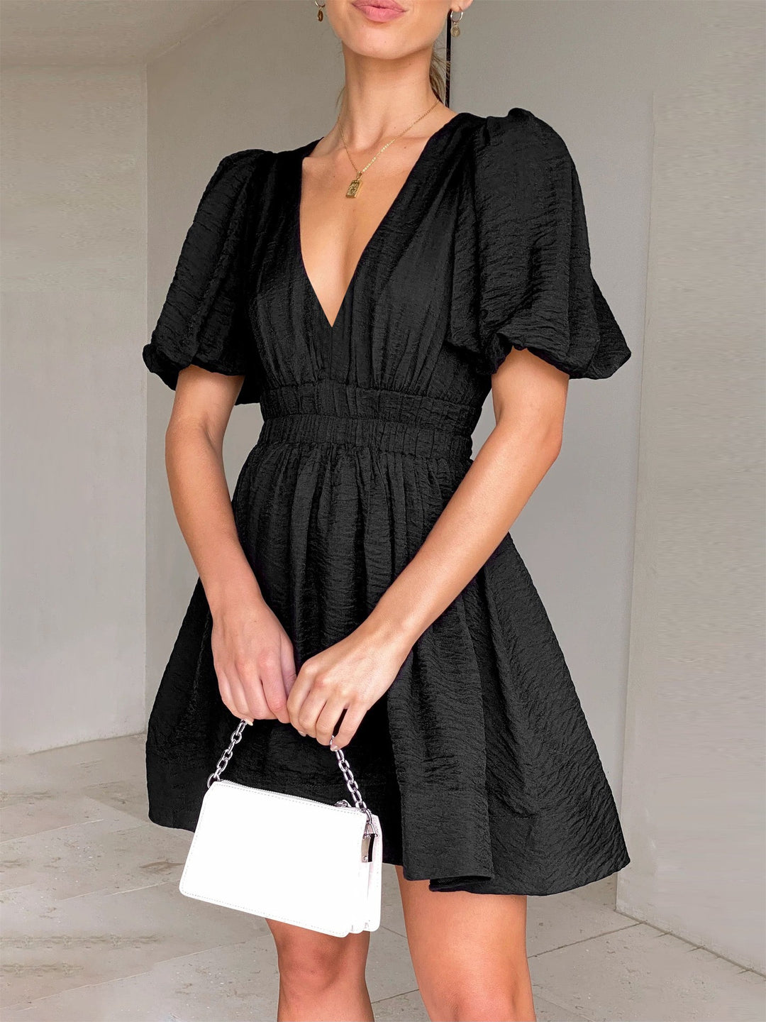 Drune | Minikleid mit V-Ausschnitt und Puffärmeln für Damen