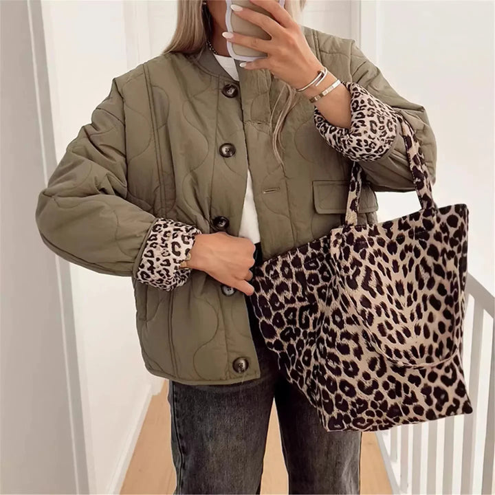 Damen nan wattierte Steppjacke mit kastiger Silhouette, geripptem Stehkragen und aufgesetzten Pattentaschen Drune