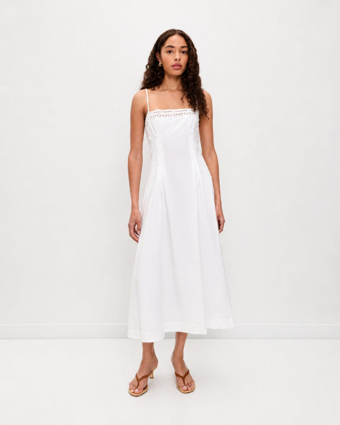 Damen nan Vintage-inspiriertes Midikleid mit schmalen Spaghettiträgern, Spitzenpassé und ausgestelltem Tellerrock Drune