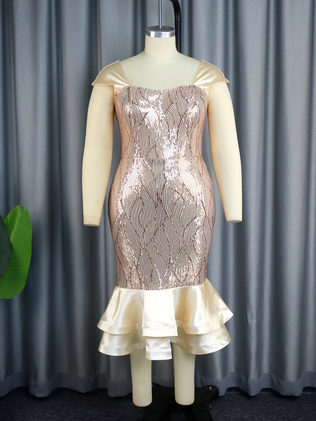 Damen glamouröses Abendkleid mit schimmernden Pailletten und voluminösem Rüschenabschluss Drune