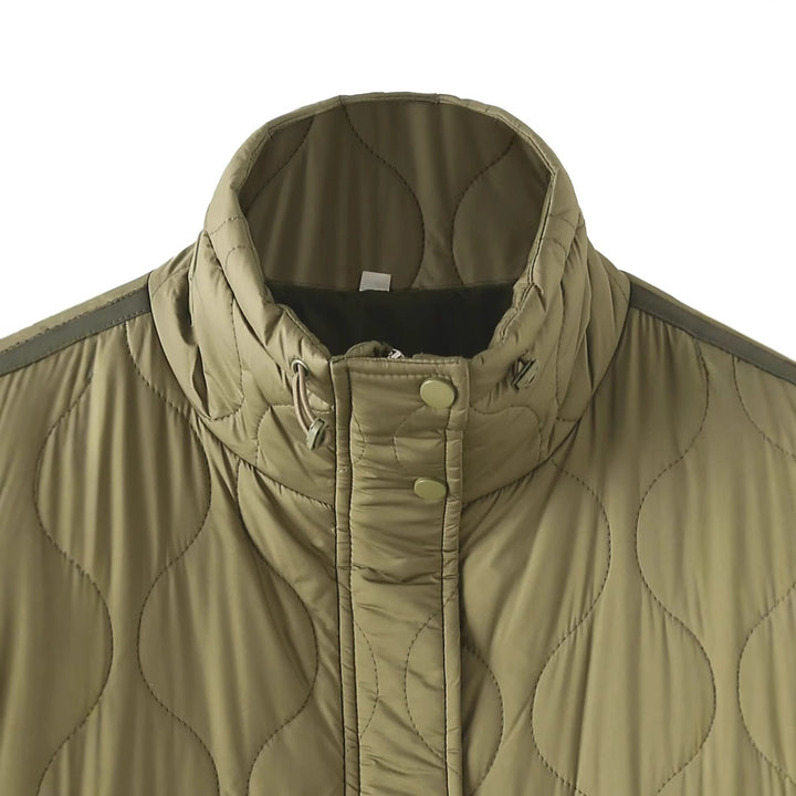 Damen nan gesteppte Kurzjacke mit hohem Stehkragen, großen Pattentaschen und Kordelzugsaum Drune