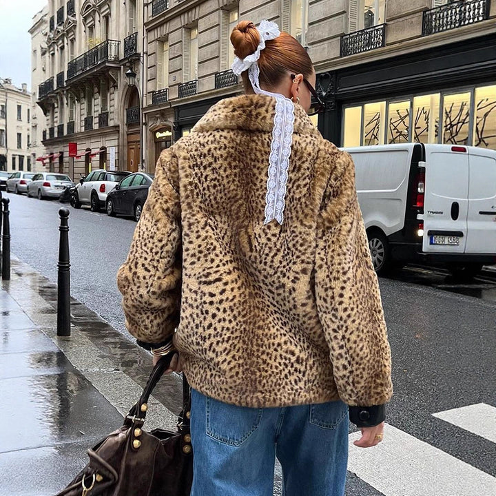 Damen Boxy-Kurzmantel aus Fauxfur mit Allover-Leopardenmuster und umlegbarem Schalkragen Drune
