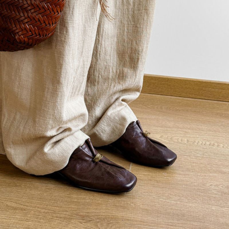 Damen Elegante Leder‑Mules mit quadratischer Kappe, soften Falteneffekt und dekorativer Metallkordel Drune