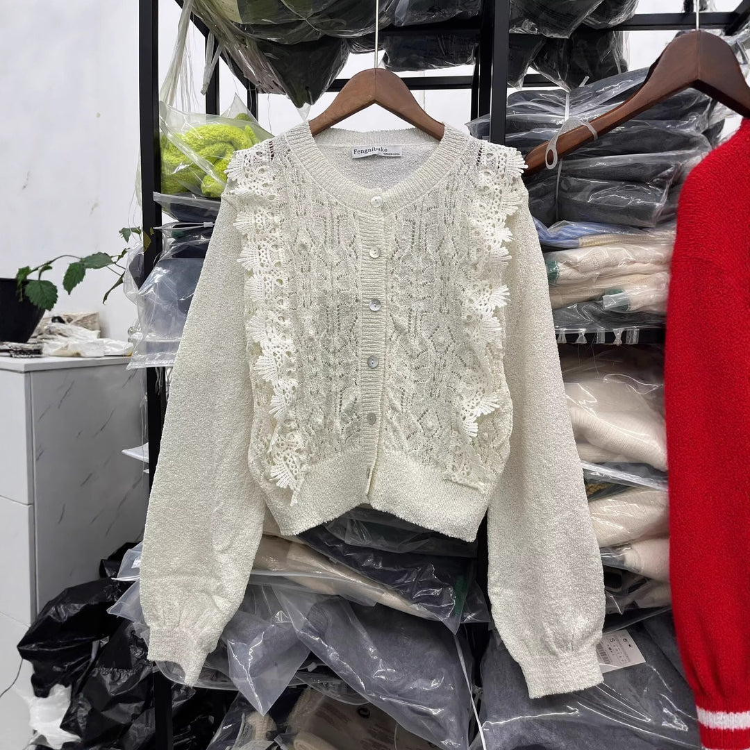 Damen Strickjacke mit filigranen Häkelakzenten und Knopfleiste Drune
