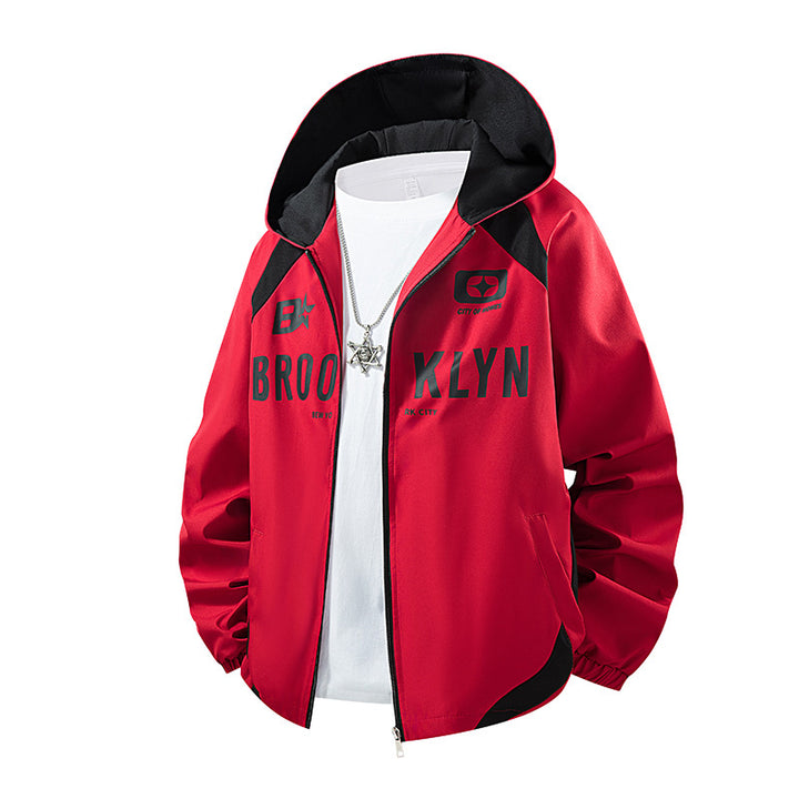 Herren Kapuzenjacke im urbanen Sportstyle mit Brooklyn-Print, Reißverschluss und Kontrastnähten Drune