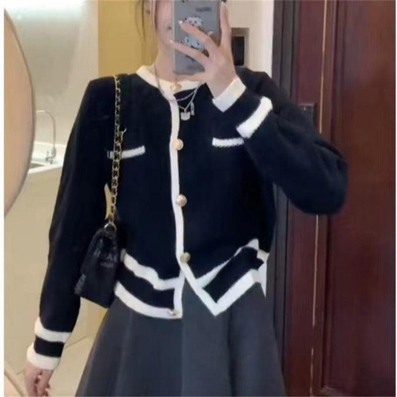 Damen modische Strickjacke mit dekorativen Taschen und kontrastierenden Details Drune