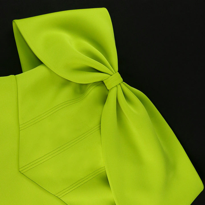 Damen elegantes Minikleid mit asymmetrischem Schnitt und voluminösem Überwurf Drune
