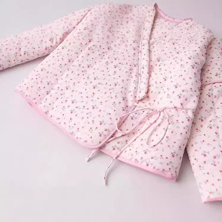 Damen nan leichte Wickeljacke im Kimono‑Stil mit zartem Blumenmuster und Taillenband Drune