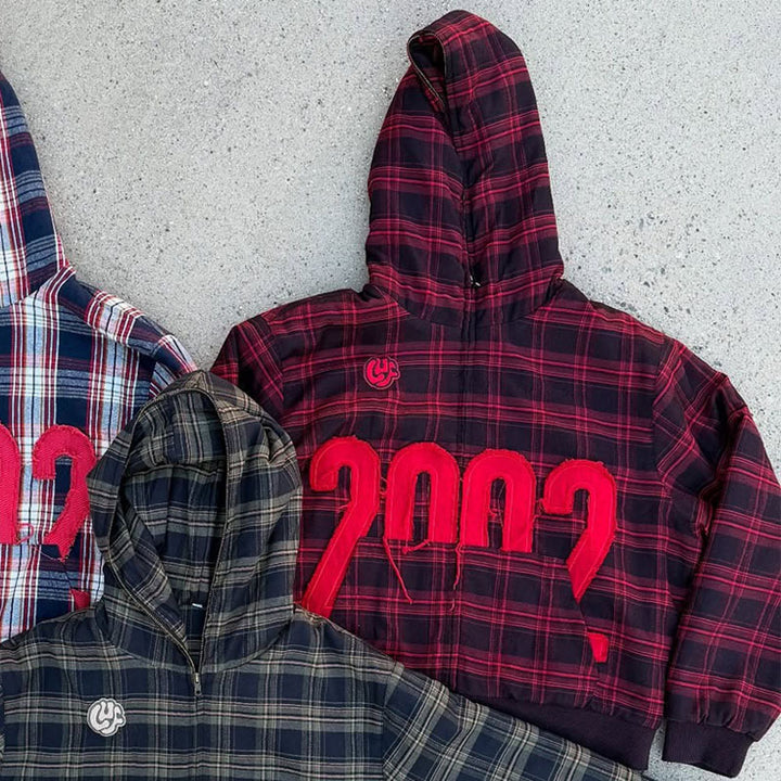Unisex nan karierter Kapuzenpullover mit fransiger Jahreszahl-Applikation und Rippbündchen Drune