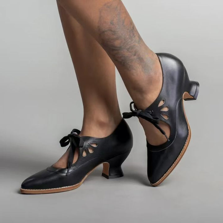 Damen nan Vintage-inspirierte Mary-Jane Pumps mit geschwungenem Mittelhochabsatz und Zierlochung Drune