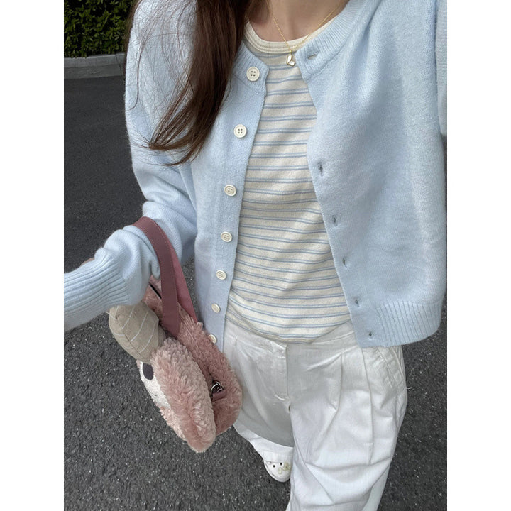 Damen kuschelige Strickjacke mit elegantem Rundhalsausschnitt und edlen Knopfdetails Drune