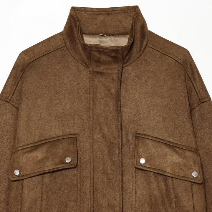 Damen Kurze Boxy‑Suede‑Jacke mit Stehkragen und aufgesetzten Pattentaschen Drune
