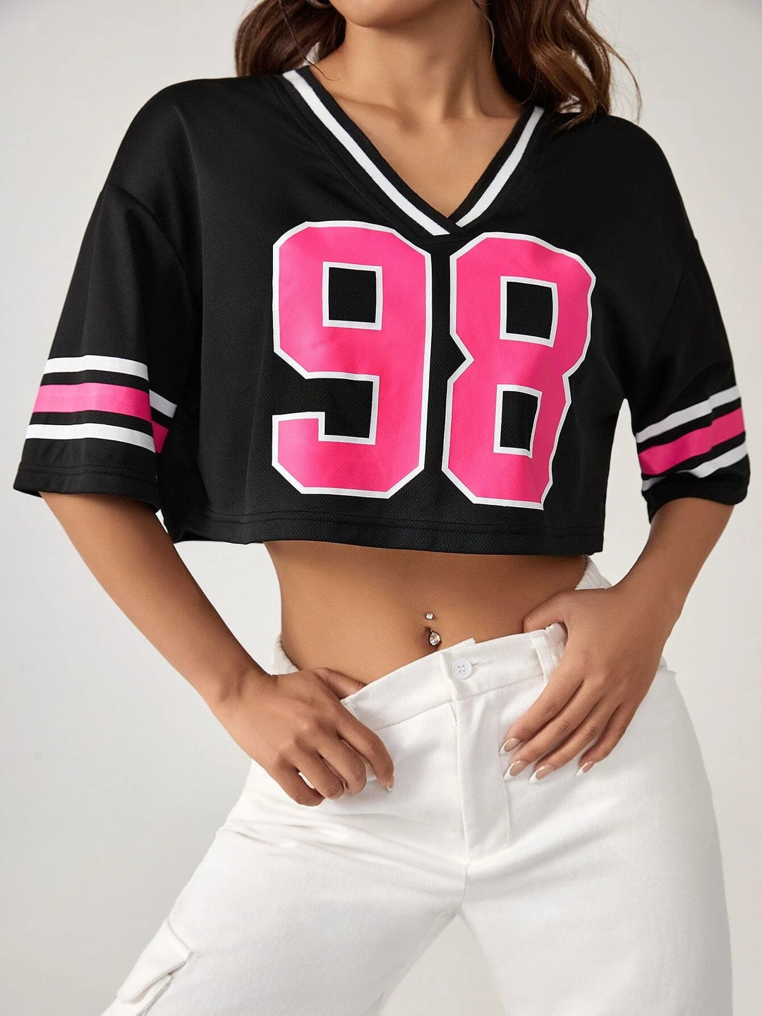 Damen Crop-Top mit sportivem V-Ausschnitt und grafischem Druck Drune