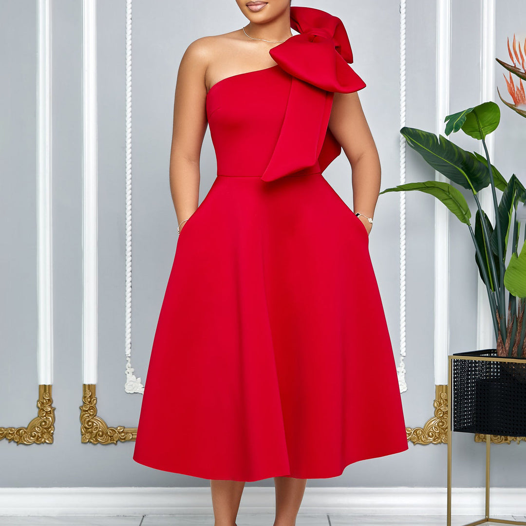 Damen schulterfreies Kleid mit stilvollem Halstuch und goldener Akzent Drune