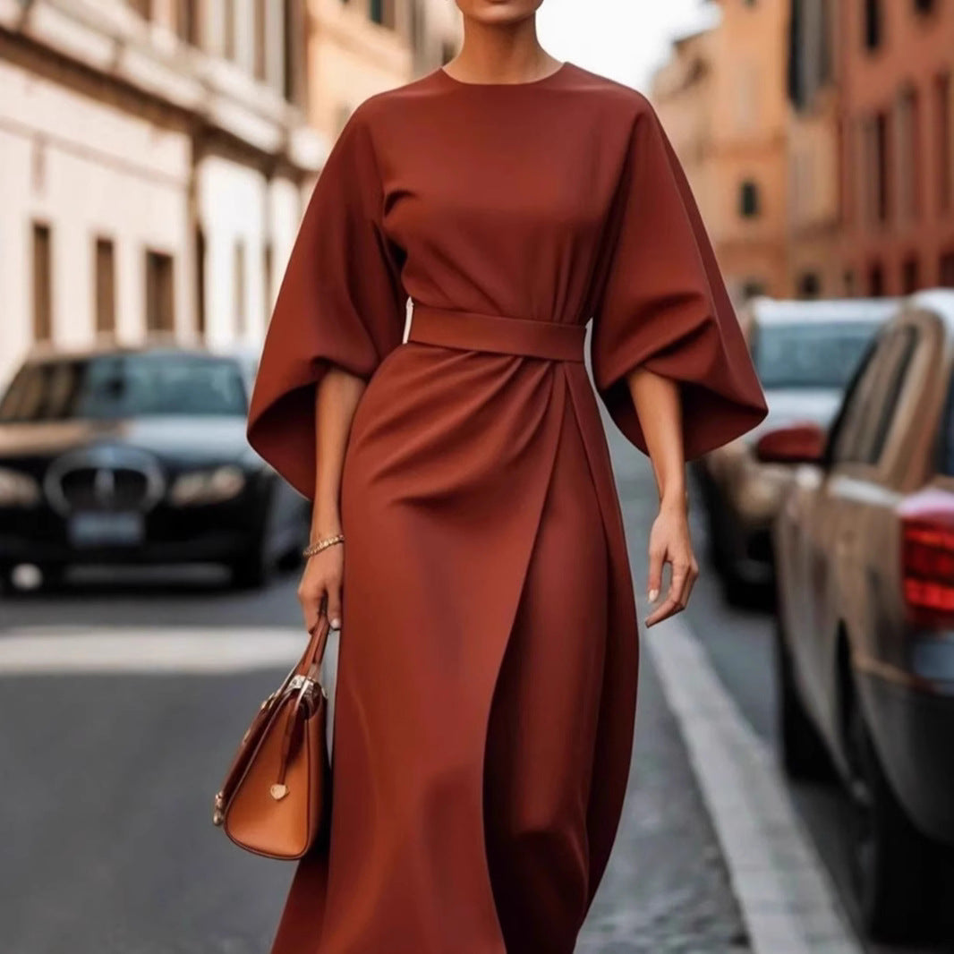 Damen nan minimalistisches Abendkleid mit überlangen weiten Ärmeln und taillenmodellierender Faltendrapierung Drune