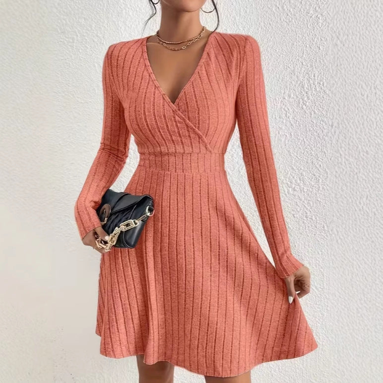 Damen Strickkleid mit Wickel-V-Ausschnitt, taillierter Bund und ausgestelltem A-Linien-Rock Drune