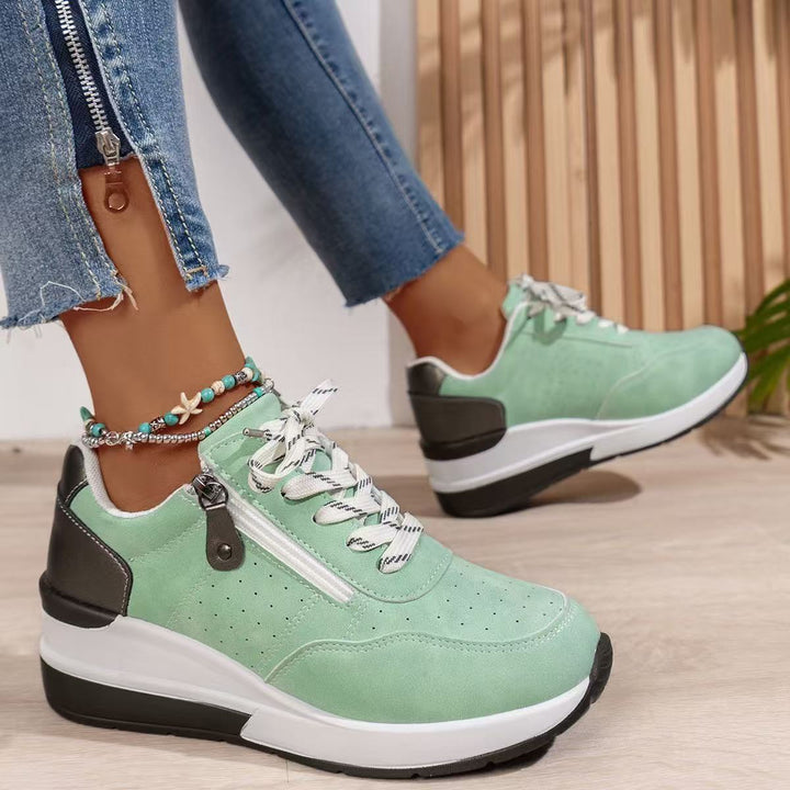 Damen sportive Plateau-Wedgesneaker mit seitlichem Zipper, perforiertem Nubuklook und dämpfender EVA-Sohle Drune