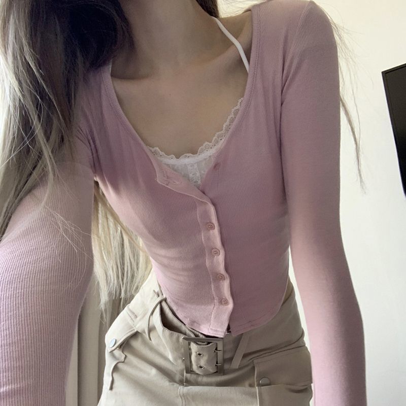 Damen Cropped Langarmshirt mit verspieltem Knopfleisten-Design und raffinierten Trägerdetails Drune