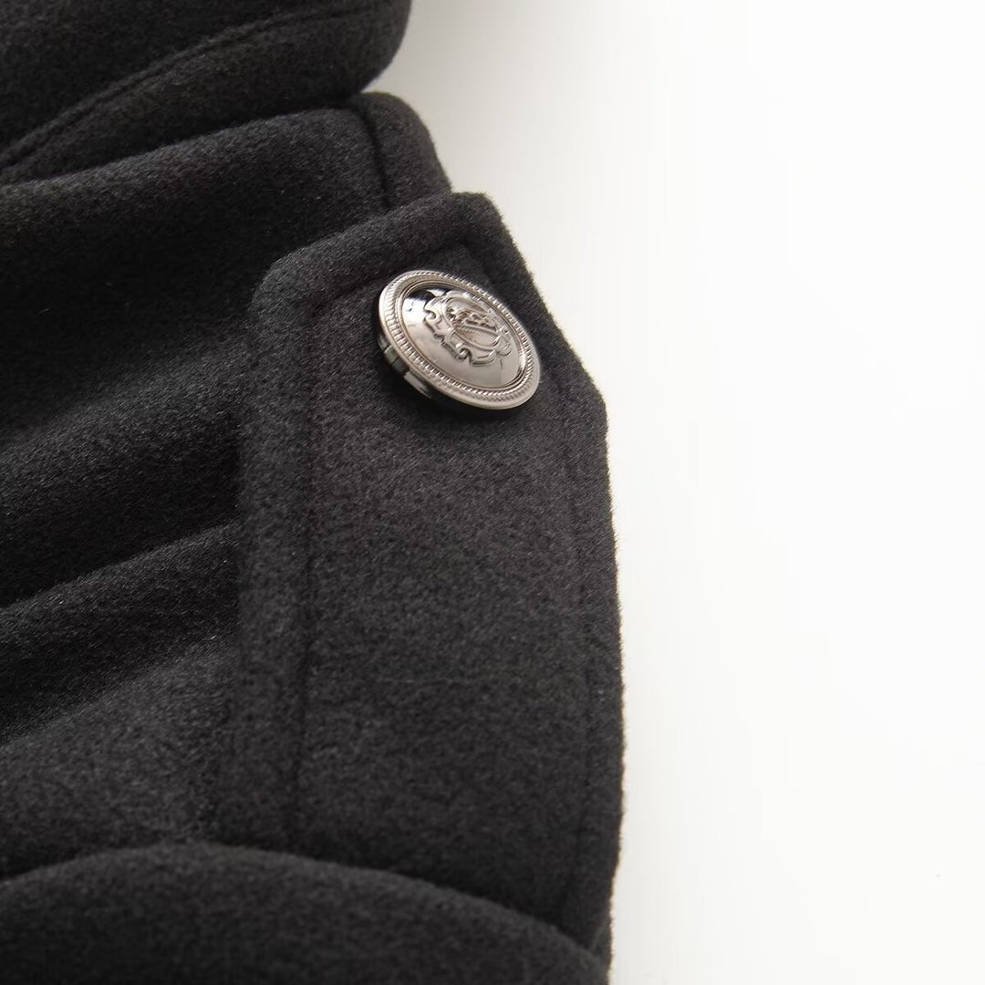 Damen Kurzer Militärisch inspirierter Blouson mit Stehkragen Zierkordeln und Metallknopfleiste Drune
