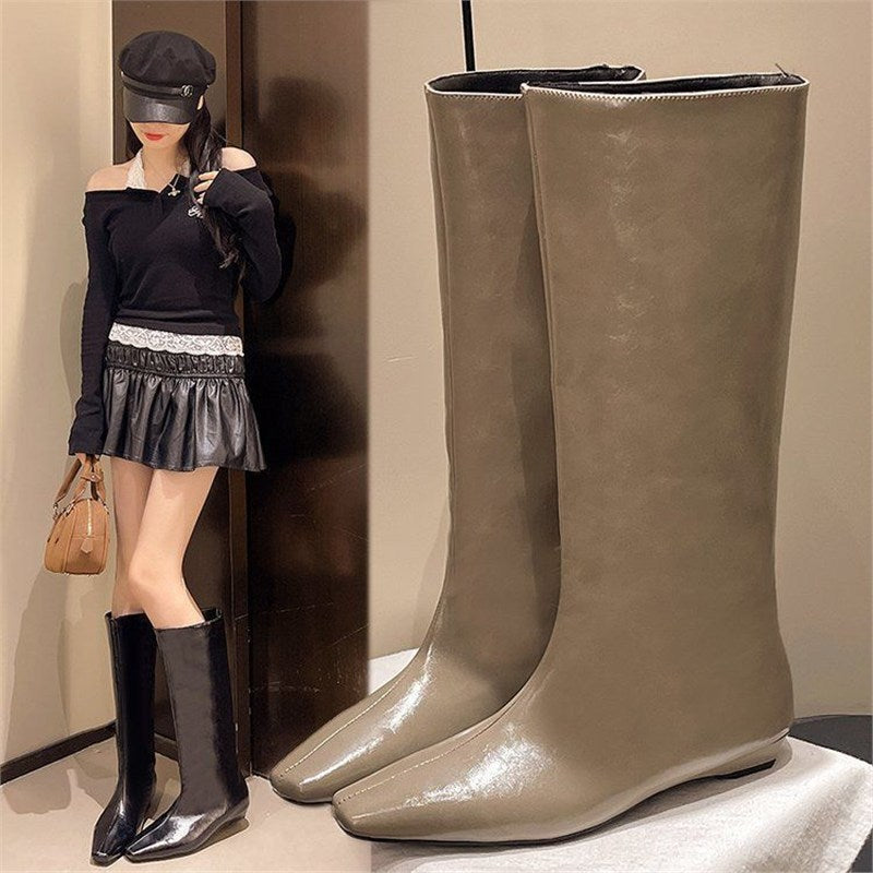 Damen halbhohe Veloursleder-Stiefel mit spitzer Zehenform und flacher Keilsohle Drune