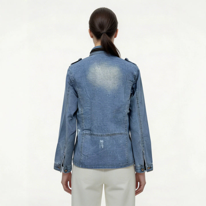Damen nan taillierte Military-Denimjacke mit Stehkragen, aufgesetzten Pattentaschen und dezenten Used-Details Drune