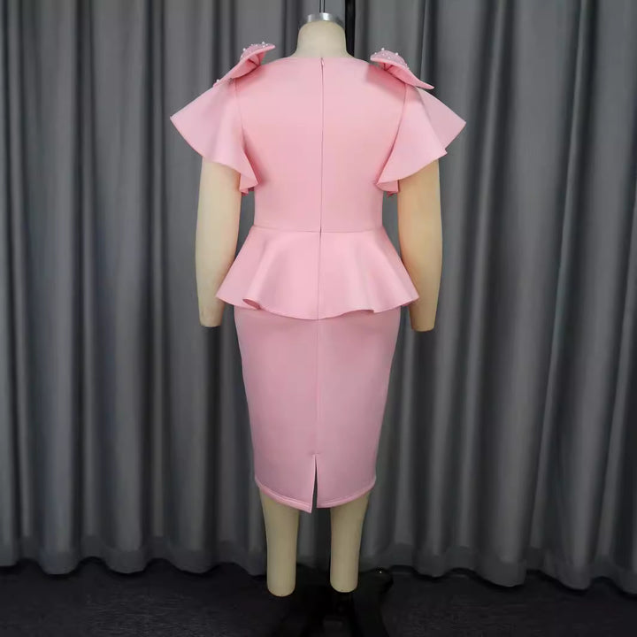 Damen elegantes Kleid mit voluminösen Rüschensäumen und charmanten Perlenakzenten Drune
